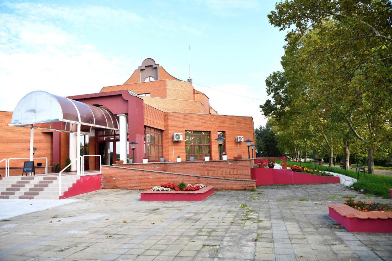 Hotel Zlatna Obala Bečej Exteriér fotografie