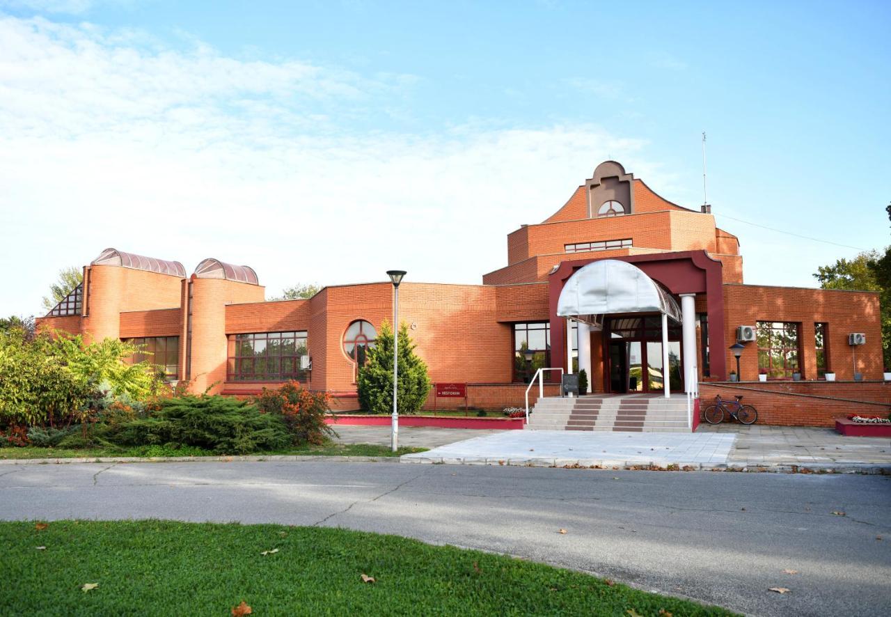 Hotel Zlatna Obala Bečej Exteriér fotografie